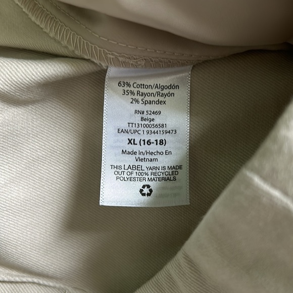 Time and Tru XL (16-18) Tan Pull On Bermuda Shorts - Picture 5 of 8